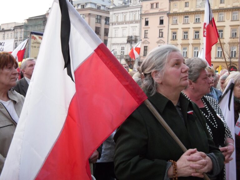Polská vlajka. Československo mělo na začátku své historie úplně tu samou. FOTO: Piotr Drabik from Poland/Creative Commons/CC BY 2.0