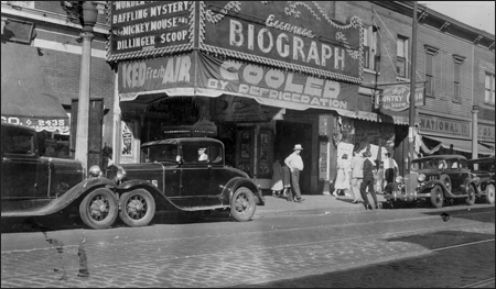 Místem Dillingerova konce se stalo kino Biograph. FOTO: FBI / Creative Commons / volné dílo