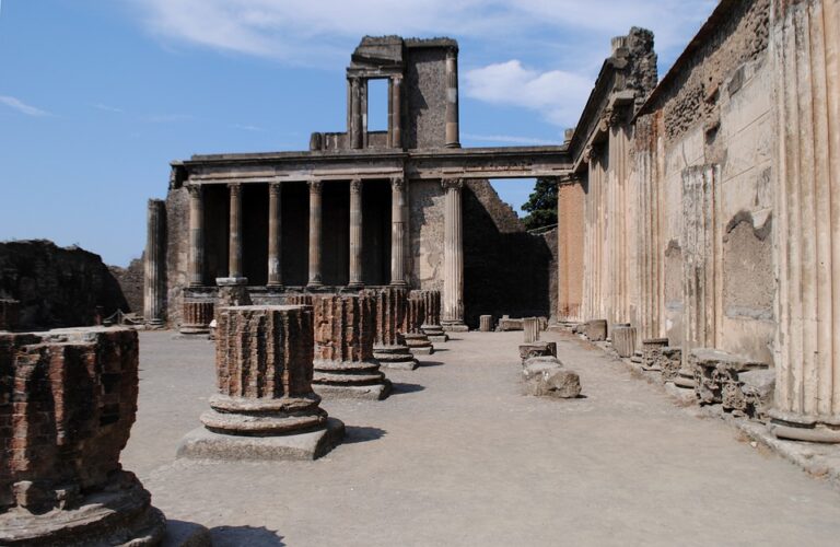 Staly se jedním ze starořímských měst v Neapolském zálivu v císařské provincii Italia, která byla roku 79 našeho letopočtu zničena výbuchem sopky Vesuv. Foto: Pixabay