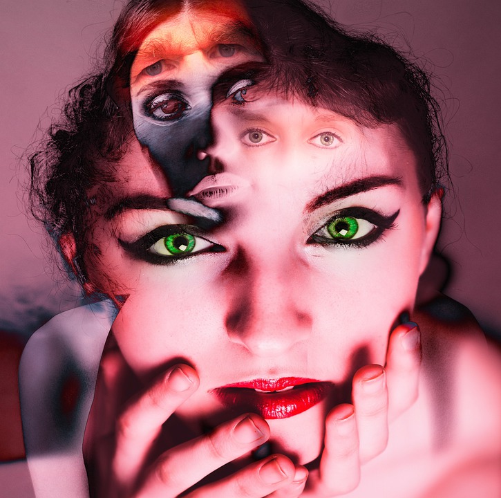 Schizofrenie bývá nejvíce zaměňována za mnohočetnou poruchu osobnosti, jejímž příznakem je právě zmíněná přítomnost více rozdílných identit, které postupně na „střídačku“ přebírají kontrolu nad myslí a tělem pacienta. Foto: Pixabay