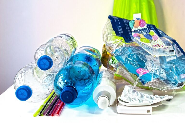 Američané v průměru ročně spotřebují až 100 miliard plastových sáčků, na jejichž výrobu padne neuvěřitelných 12 milionů barelů ropy. Foto: Pixabay