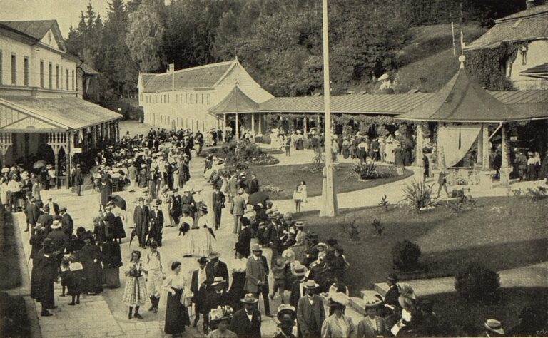 Luhačovice patří k významným lázeňským letoviskům. Kolonáda před rokem 1916. FOTO: Neznámý autor/Creative Commons/Public domain