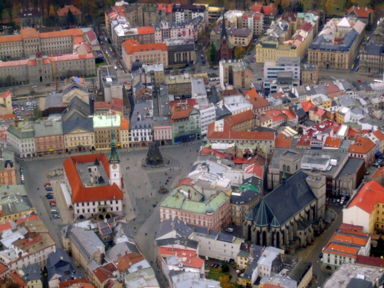 Olomouc letecky. Jazykovědci tvrdí, že hanácká metropole získala pojmenování podle Olmútova hradu. FOTO: RadekS/Creative Commons/CC BY-SA 3.0