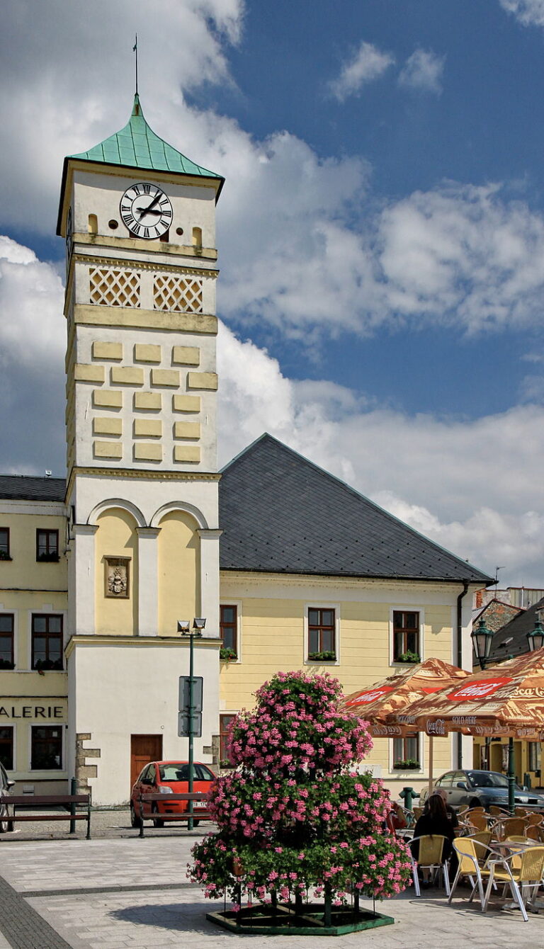 Karvinská renesanční radniční věž. FOTO: Hons084/Creative Commons/Public Domain