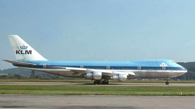 Letadlo holandských aerolinek KLM jen pár týdnů před nehodou… (Clipperarctic / commons.wikimedia.org / CC BY-SA 2.0)
