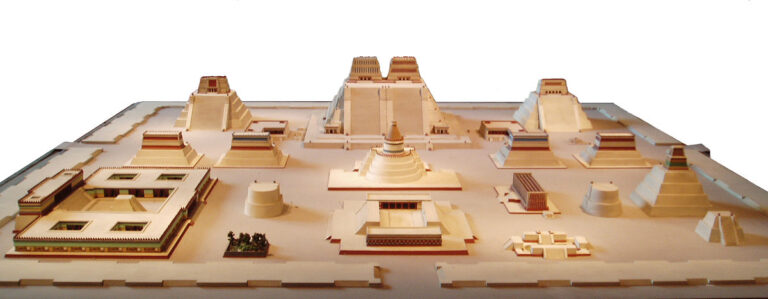 Součástí aztéckého Tenochtitlánu se se stala i obřadní místa. FOTO: Model_of_Tenochtitlan.jpg: Steve Cadman from London, U.K.derivative work: Joyborg, CC BY-SA 2.0