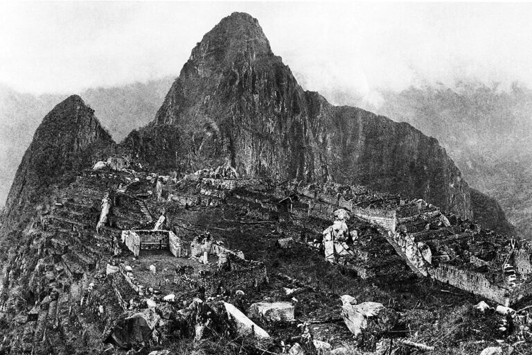 Jeden z prvních snímků Macchu Picchu vznikl krátce po objevení lokality, v roce 1912. FOTO: Hiram Bingham / Creative Commons / volné dílo