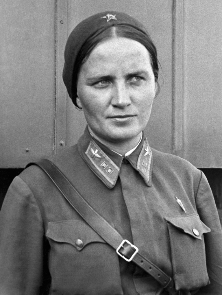Sovětská pilotka Marina Raskovová. FOTO: Aleksandr Gribovsky (1904 – 1974)(author not known to the public until well after the cut-off date)/Creative Commons/Public domain