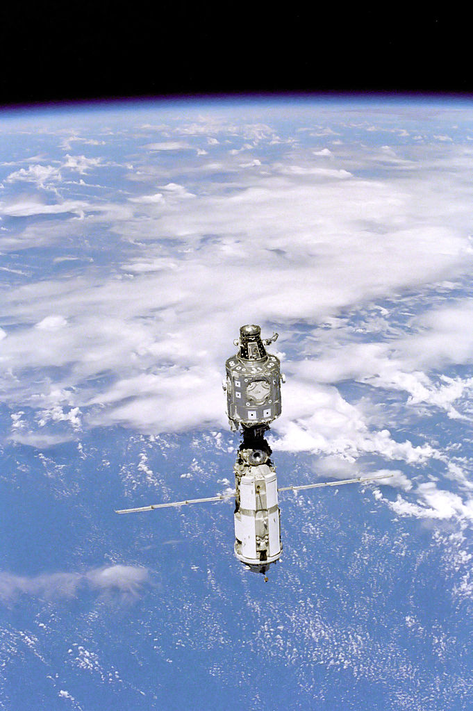 Zárodek stanice v roce 1999, moduly Unity (nahoře) a Zarja (dole) Foto: NASA