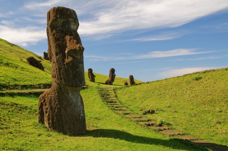 Nejenom sochy Moai na Velikonočním ostrově v minulosti čelily zkáze. FOTO: pxhere