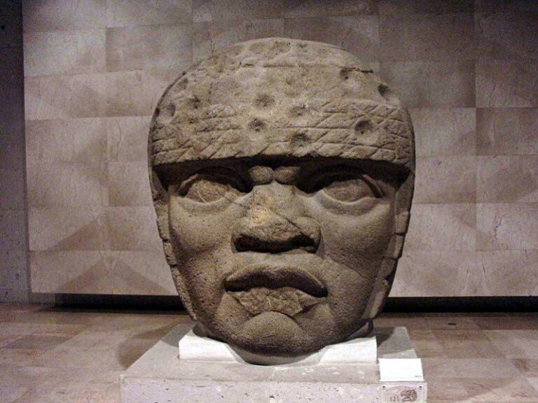 Hlava uložená v antropologickém muzeu v mexické Xalapě je vysoká 1,8 metru. FOTO: Maribel Ponce Ixba / Creative Commons / CC BY 2.0