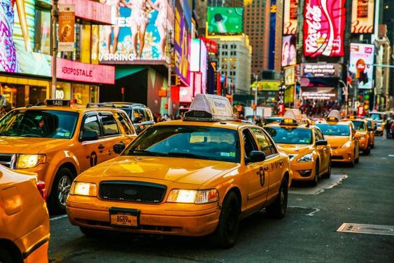 Žluté taxíky v provozu nejlépe vyniknou. FOTO: rawpixel