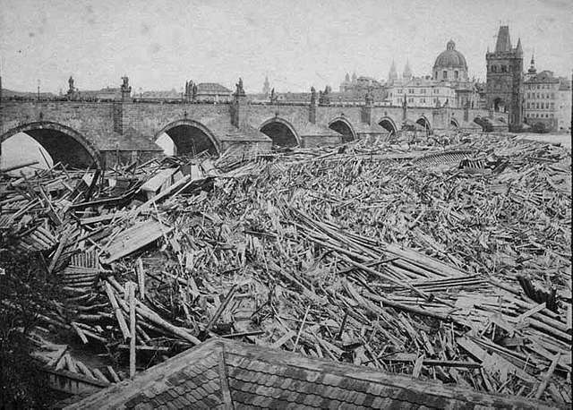 Karlův most po povodni roku 1872. FOTO: jenikirbyhistory.getarchive