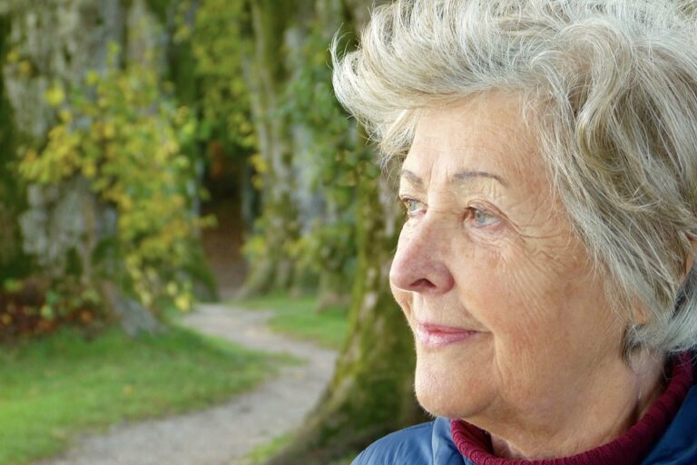 Bývá nejčastější příčinou demence, která vede postupně k závislosti nemocného na každodenní pomoci jiného člověka. Foto: Pixabay