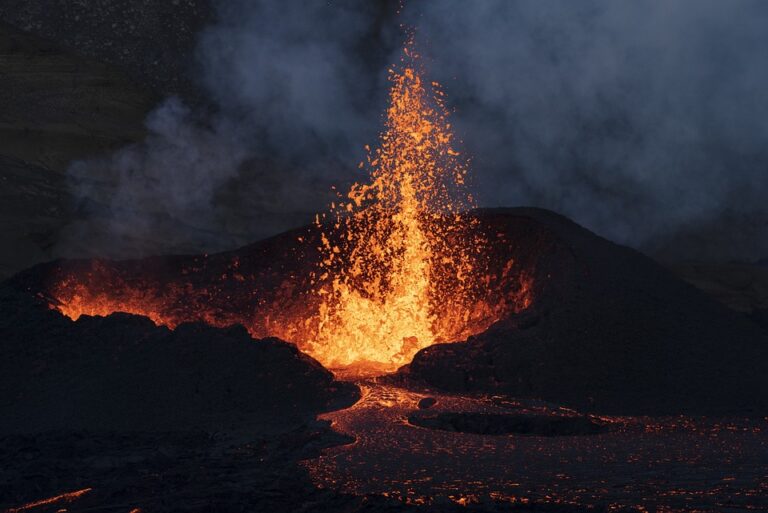 Země není jediným objektem ve sluneční soustavě, na němž se nachází strašlivé vulkány. Foto: Pixabay