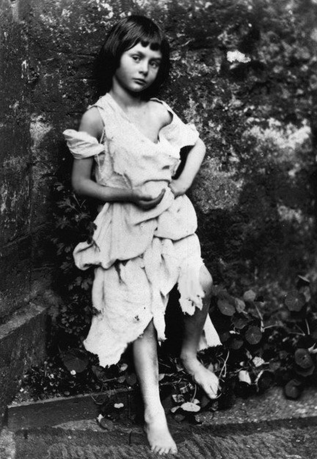 Alice Lidellová, která se stala předlohou pohádkové Alenky, na fotografie Lewise Carrolla (Lewis Carroll, Volné dílo, commons.wikimedia)