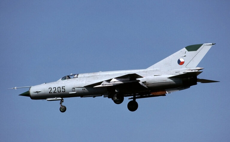 MiG-21MF českého letectva by mohl na D1 směle přistát. Foto: Rob Schleiffert / CC BY-SA 2.0