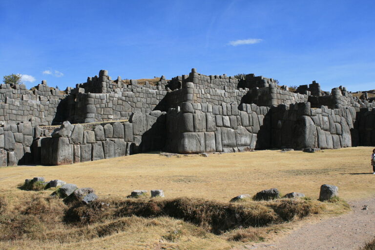 Pozůstatky hradeb pevnosti Sacsayhuamán FOTO: RAF-YYC / Creative Commons / CC BY-SA 2.0