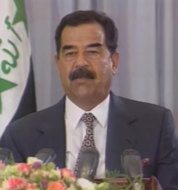 Saddám Husajn se při útoku na Kuvajt těžce přepočítá (Iraqi TV, volné dílo commons.wikimedia)