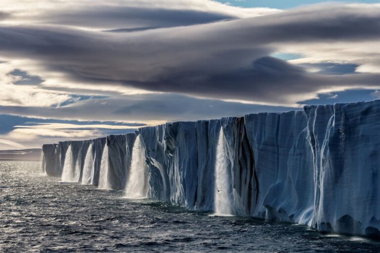 Tání ledovců nezpůsobí jen jejich zánik. Dopady budou mnohem širší, například zvýšení hladiny moří. Foto: Shutterstock