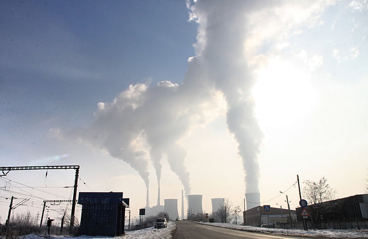 Průmyslová výroba v současné době vypouští do ovzduší obrovské množství zplodin. Ke znečištění prostředí ale docházelo už ve starověku. FOTO: hippox