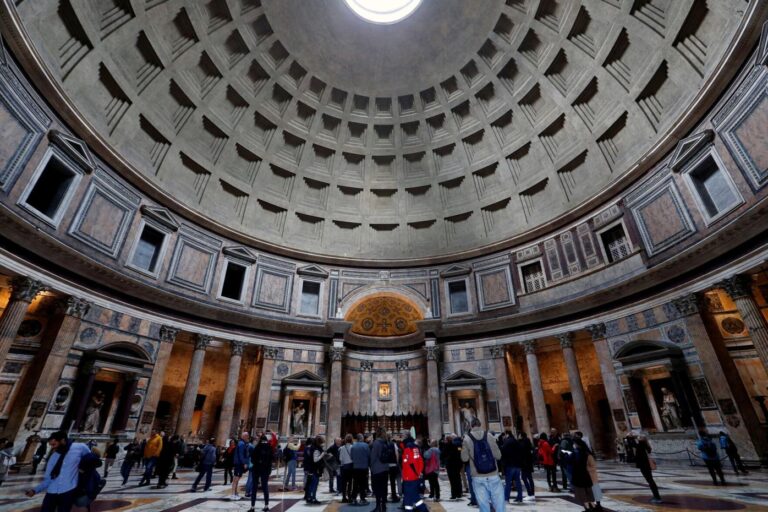 Kopule Pantheonu je ještě dnes největší nevyztuženou betonovou klenbou na světě. Foto: Shutterstock