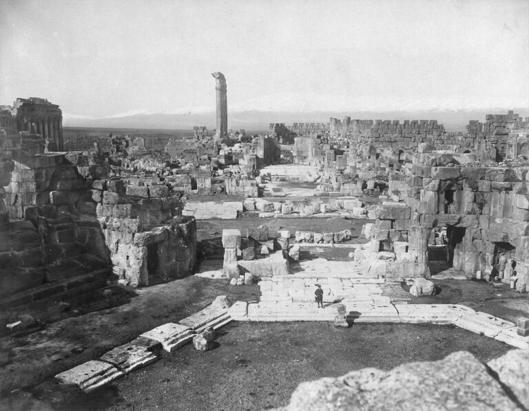 Pohled na Baalbek na konci 19. století. Neznámý autor/Creative Commons/Public domain