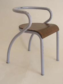 Moderní křesla mohou mít různou podobu. Zde Jacques Hitier (Français, 1917-1999): Chaise Maternelle (School Chair), 1949, France. FOTO: Théo Courtial/Creative Commons/GFDL-1.2