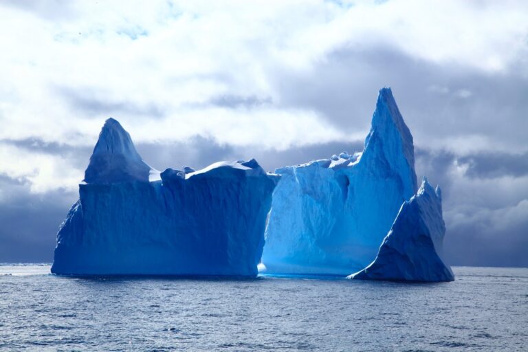Dnes hraje hlídka stěžejní roli při kličkování lodí ledovým labyrintem. Foto: unsplash