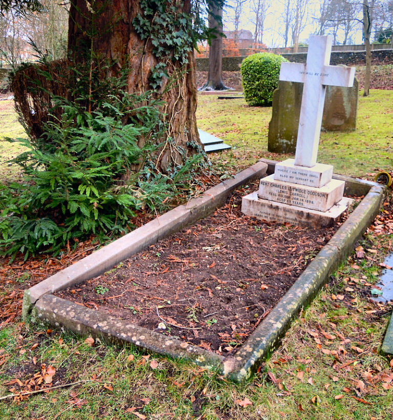 Slavný spisovatel má jen nenápadný hrob v Guildfordu v hrabství Surrey. FOTO: Jack1956 / Creative Commons / CC0