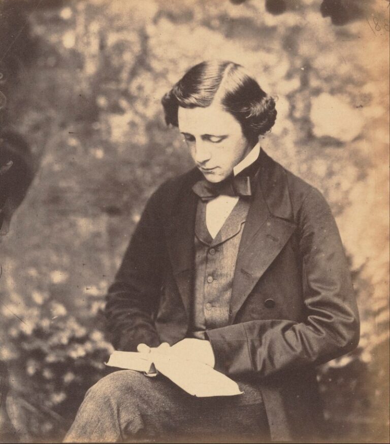 Fotograf se nezapře. Carrollův autoportrét z roku 1856. FOTO: Reginald Southey / Creative Commons / volné dílo