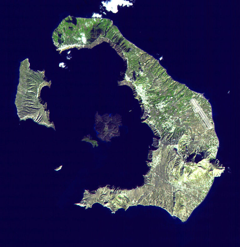 Supervulkán u Santorini prý kdysi změnil podobu planety. FOTO: NASA / Creative Commons / volné dílo