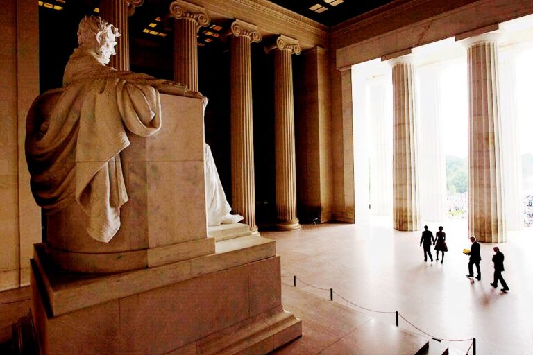 Abraham Lincoln ve Washingtonu: Je tu opravdu jenom socha v jeho památníku? FOTO: Pete Souza / Creative Commons / volné dílo