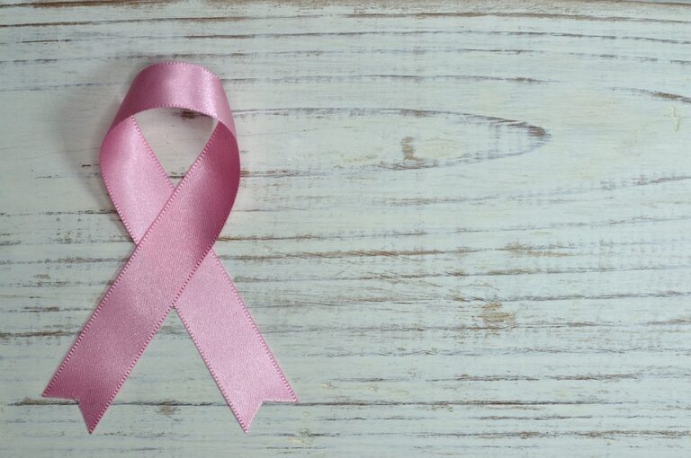 Rakovina v žádném případě není pouze ženská či mužská záležitost, riziková je skutečně pro obě pohlaví. Zdroj: Pixabay