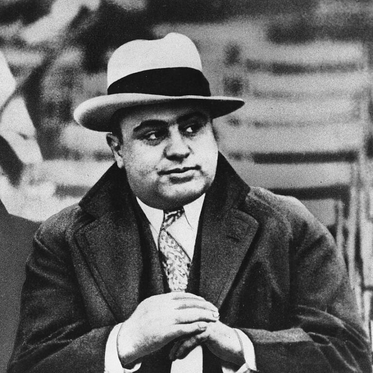 Sám sebe popisuje Al Capone jako laskavého člověka. Jeho oběti by ale nesouhlasily. Foto: pxfuel