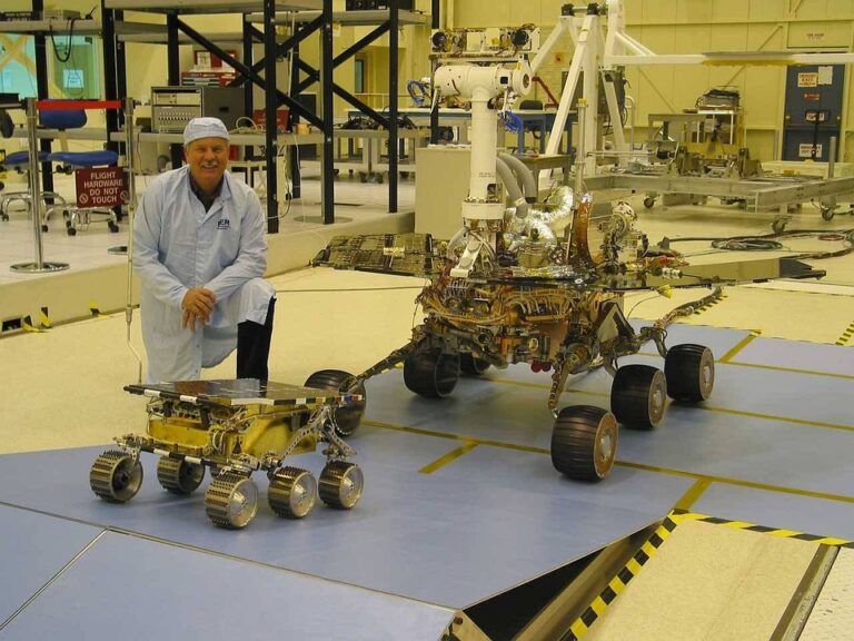 Curiosity nemohlo, tak jako jeho předchůdci – rovery Opportunity a Spirit, použít solární panely jako zdroj energie, jelikož by musely být příliš velké. Zdroj: Pixabay