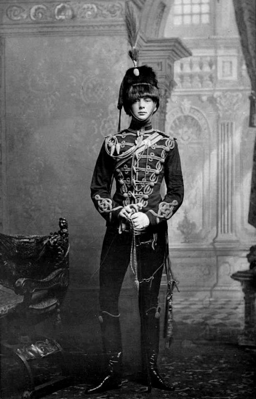 Churchill ve věku 21 let v husarské uniformě Foto: CC - volné dílo