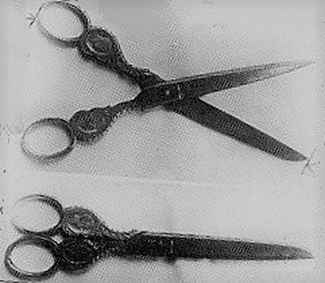 Nůžky, které použil Kürten při vraždě. FOTO: Düsseldorf police officer / Creative Commons / volné dílo