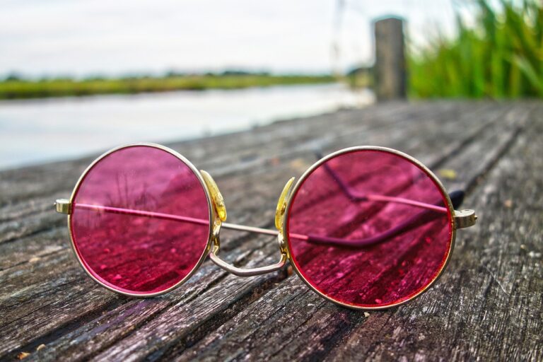 Barevné brýle dříve měly různou zdravotní funkci. Foto: MabelAmber / Pixabay.