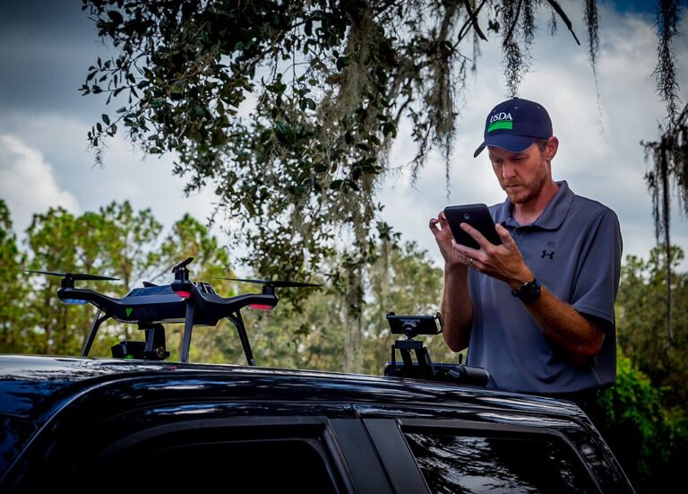 Drony dnes využívají také záchranáři či strážci národních parků. FOTO: USDA / Creative Commons / volné dílo