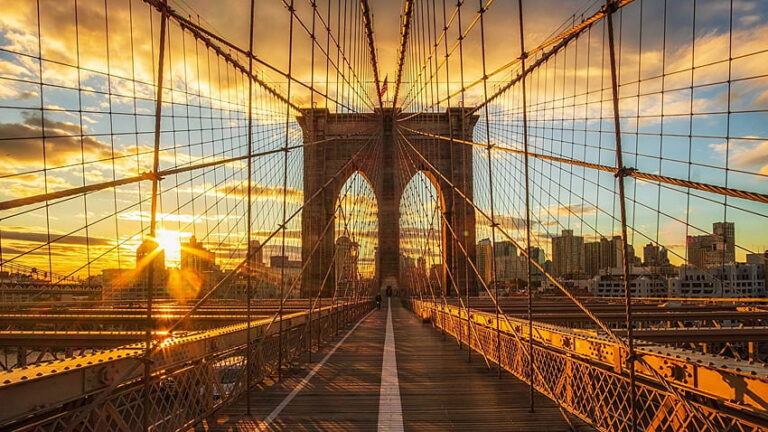 Stavba Brooklynského mostu oficiálně odstartuje 2. ledna 1870 a trvá více než 13 let. Foto: pxfuel