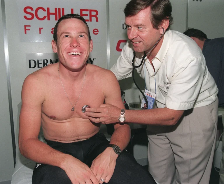 Navzdory nemoci i skandálu s dopingem zůstal Armstrong legendou.