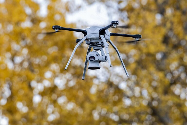 Díky kameře se dron může stát i nebezpečným špionem. FOTO: Alejandro Pena / Creative Commons / volné dílo