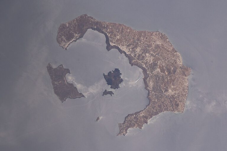 Je ostrov Santorini pozůstatkem bájné Atlantidy? FOTO: NASA / Creative Commons / volné dílo