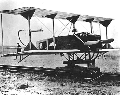 Přestavěný Curtiss N-9 byl prvním bezpilotním strojem. FOTO: blogs.mentor / Creative Commons / volné dílo