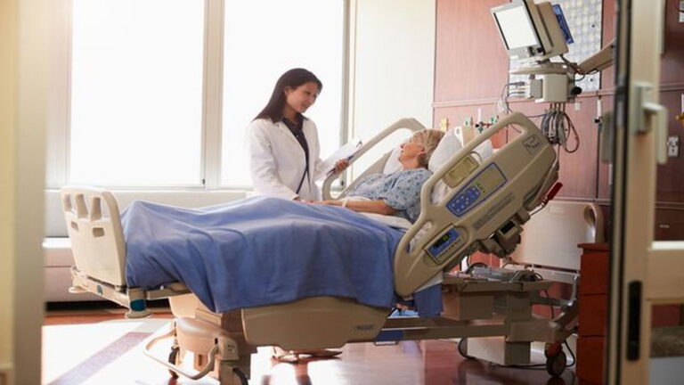 Klostridiová kolitida, která ohrožuje zejména pacienty v nemocnicích, má vysokou úspěšnost léčby pomocí fekální transplantace. Foto: PX Fuel
