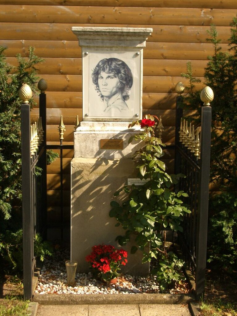 Morrisonovy pomníky vznikají po celém světě. Tento je například v Berlíně. FOTO: SK49 / Creative Commons / CC BY 3.0