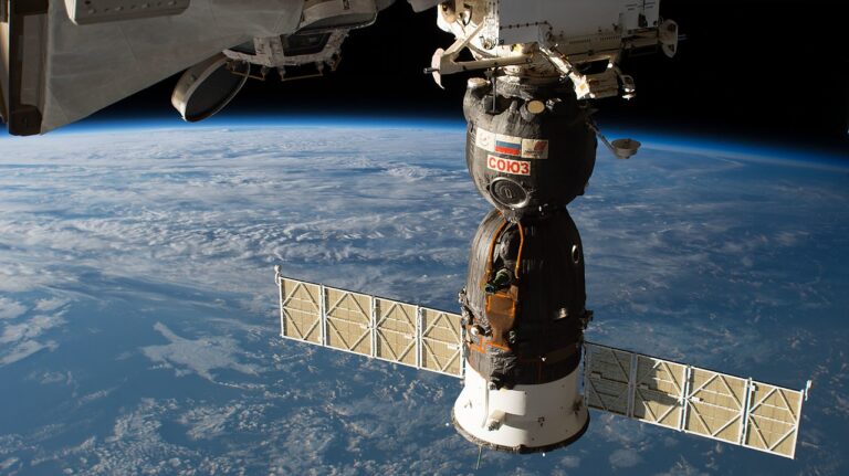 První turisty do vesmíru vynesla ruská kosmická loď Sojuz. FOTO: NASA/Creative Commons/ Volné dílo.