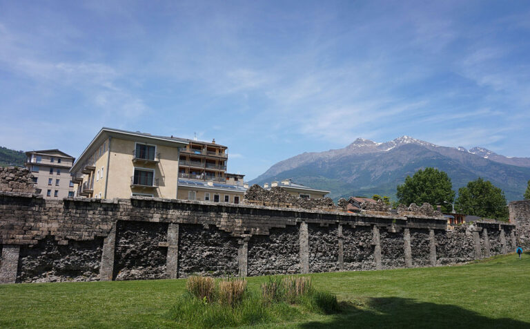 Ruiny římského opevněné severoitalského města Aosta. Chránit ho měly i falické symboly. FOTO: Tiia Monto/Creative Commons/CC BY-SA 3.0