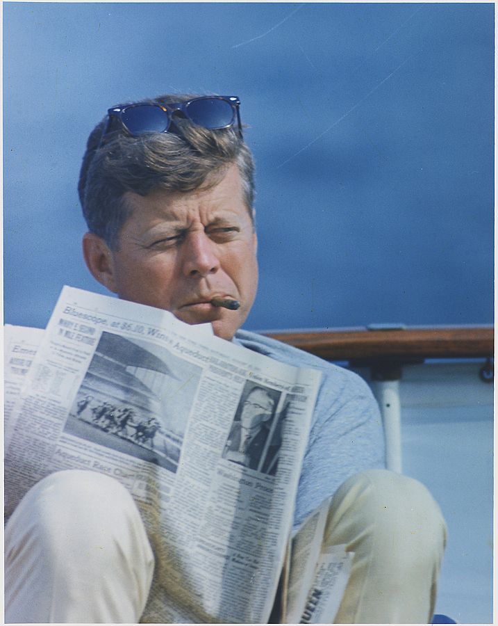 JFK během odpočinku. FOTO: National Archives and Records Administration/Creative Commons/Public domain